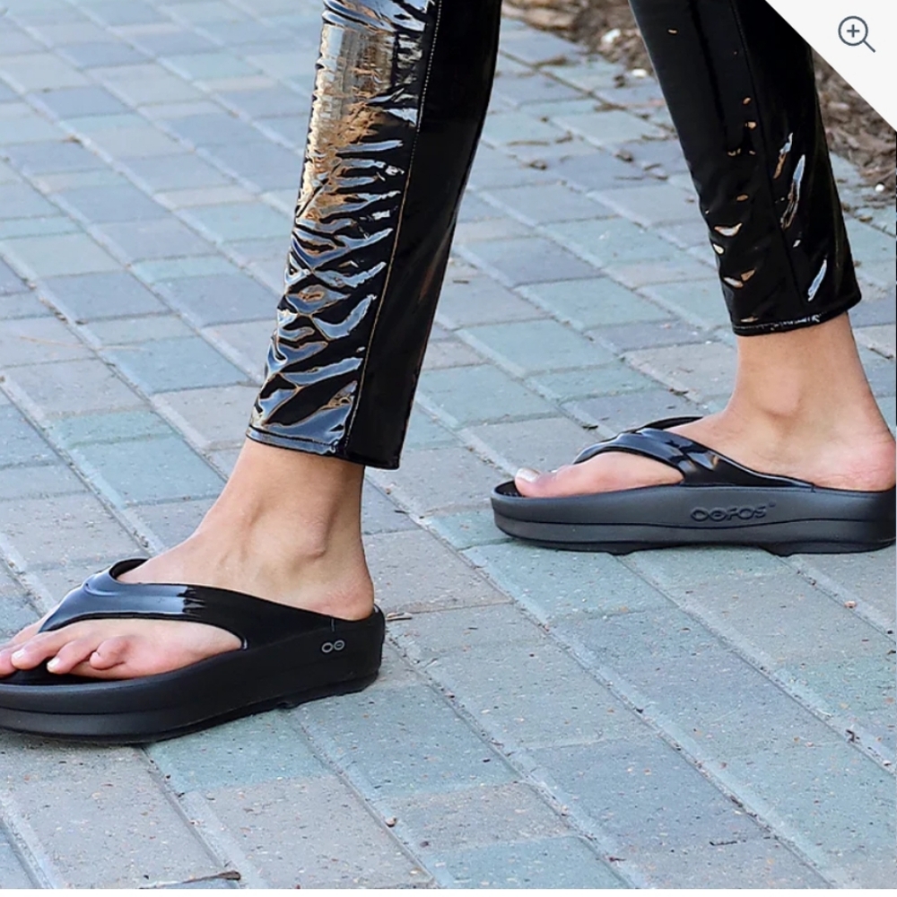 Oofos Chunky Flip Flops